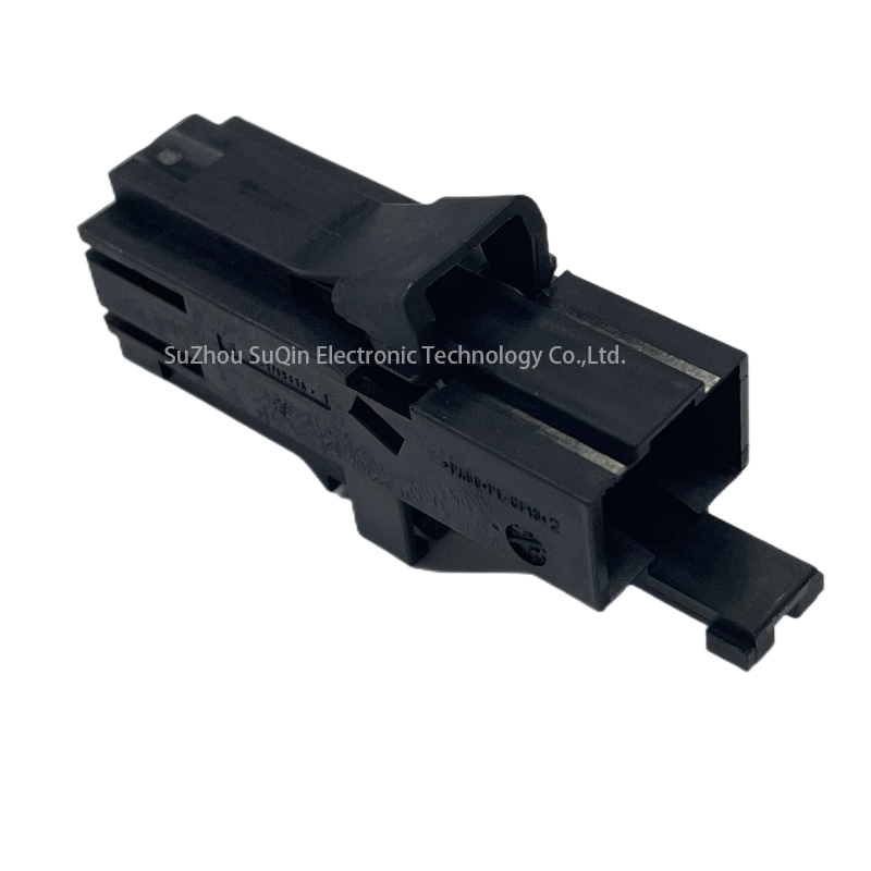 TE Auto Plug Plastic Housing Connector 1718446-1
